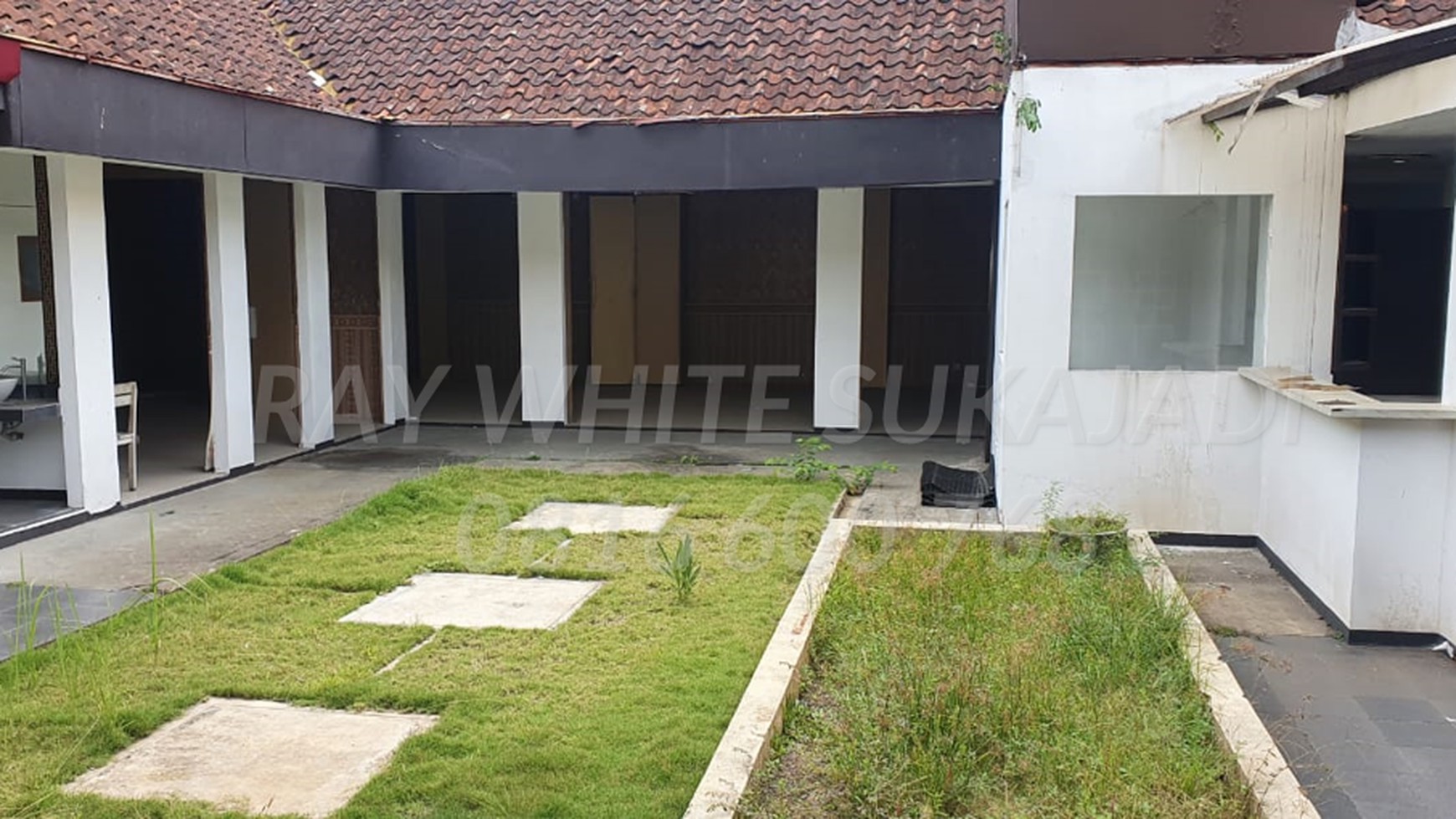 RUANG USAHA EKS RESTAURANT DAN CAFE DI AREA SEGITIGA EMAS SAYAP PASKAL,PASTEUR DAN CIPAGANTI