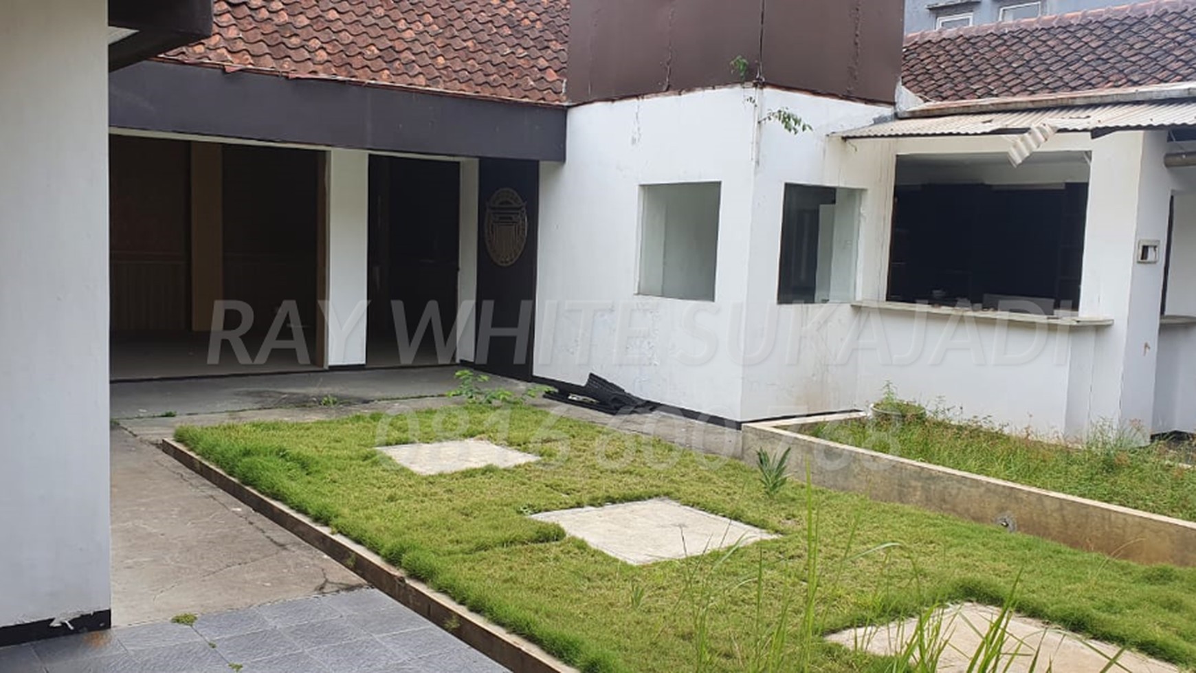 RUANG USAHA EKS RESTAURANT DAN CAFE DI AREA SEGITIGA EMAS SAYAP PASKAL,PASTEUR DAN CIPAGANTI