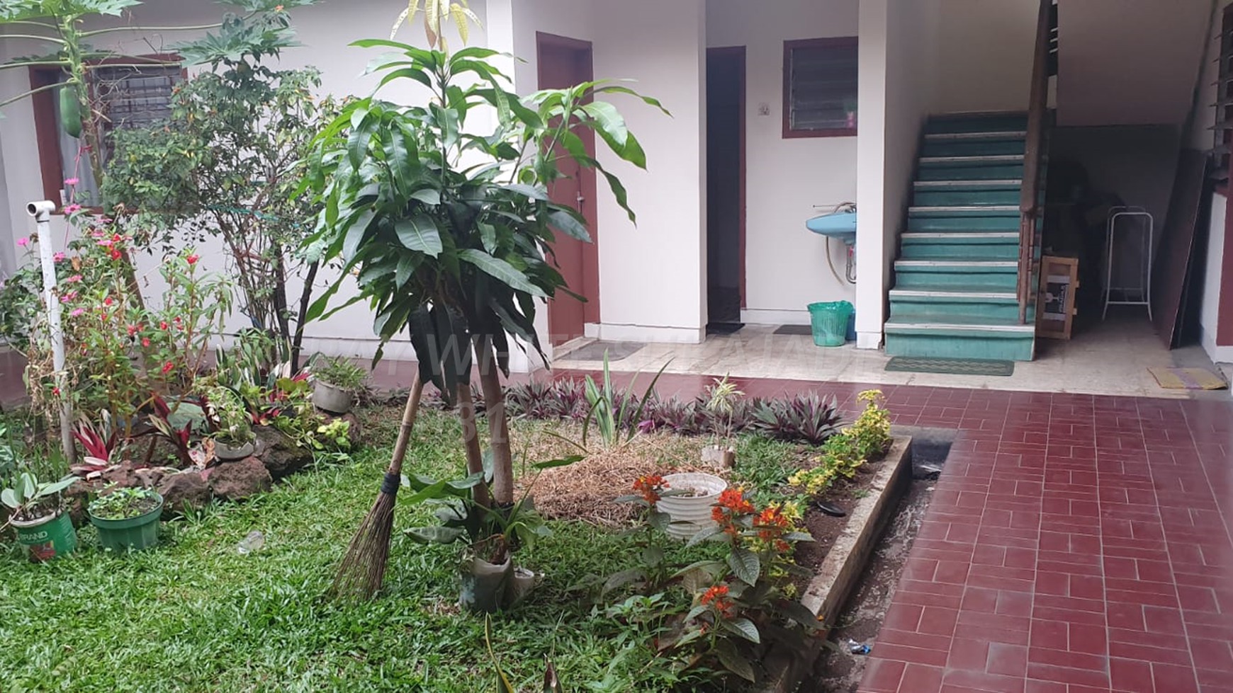 FOR SALE !!! RUMAH HUNIAN + KAMAR KOST AKTIF DI LOKASI EMAS SAYAP DAGO