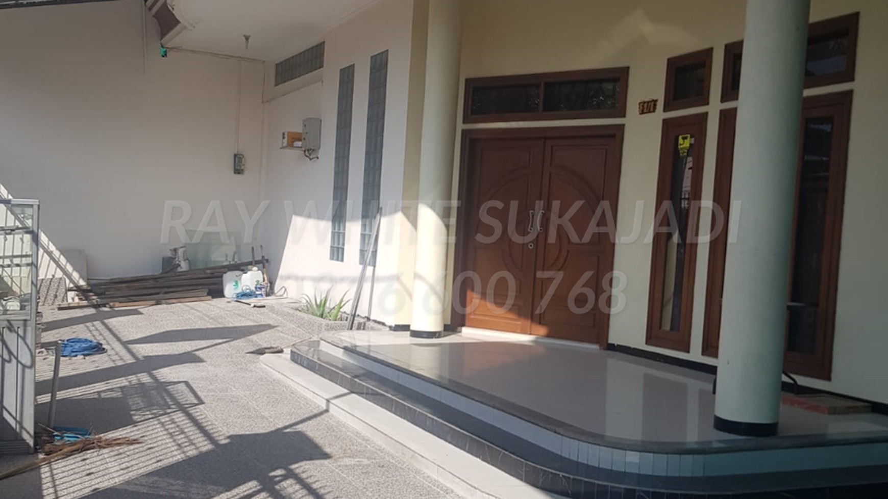 DIJUAL RUMAH TAMAN HOLIS