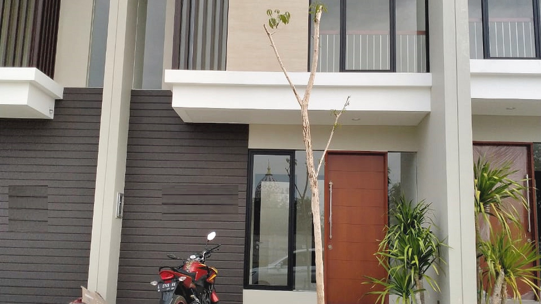 DIJUAL/DISEWAKAN RUMAH CITRALAND NORTHWEST LAKE NG SURABAYA BARAT