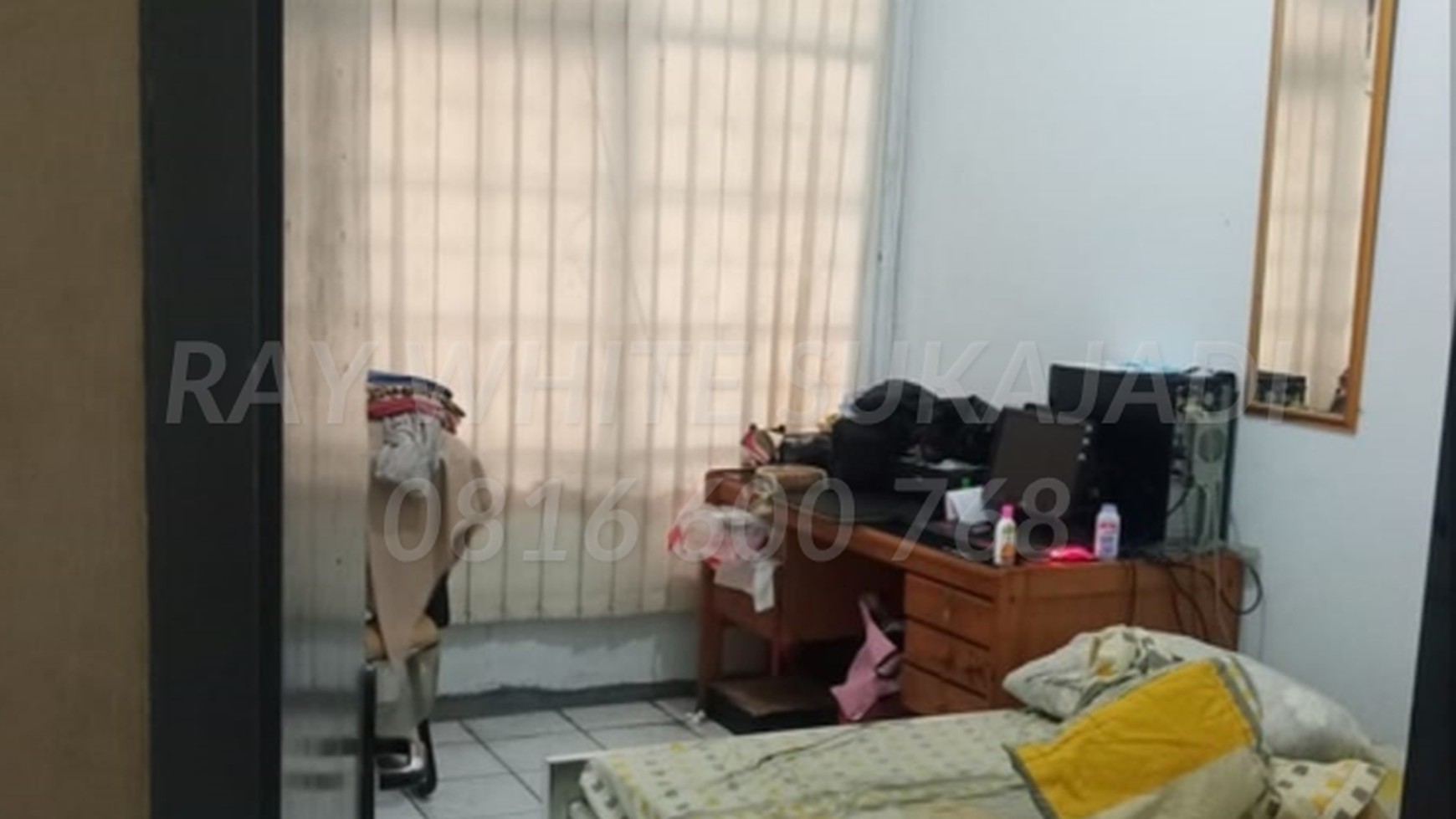 Dijual Rumah Tinggal Semi Furnished di Komplek Banyu Biru