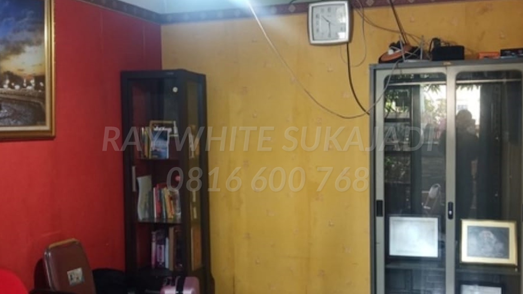 Dijual Rumah Tinggal Semi Furnished di Komplek Banyu Biru