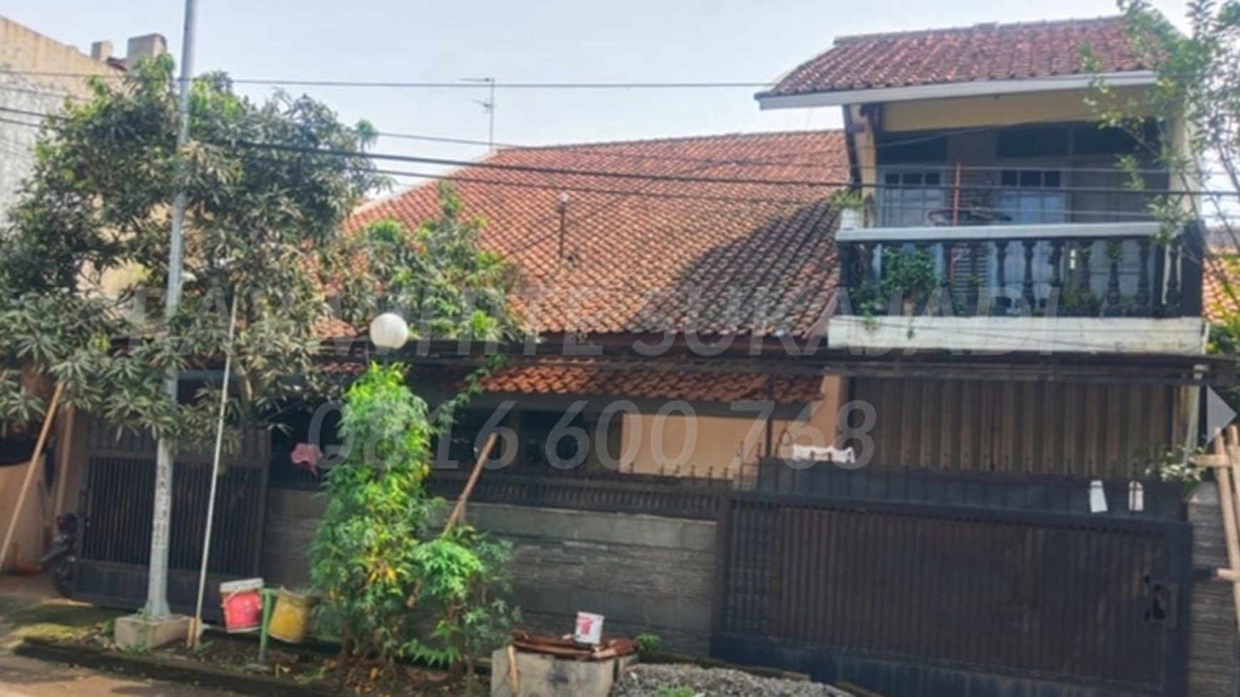 Dijual Rumah Tinggal Semi Furnished di Komplek Banyu Biru