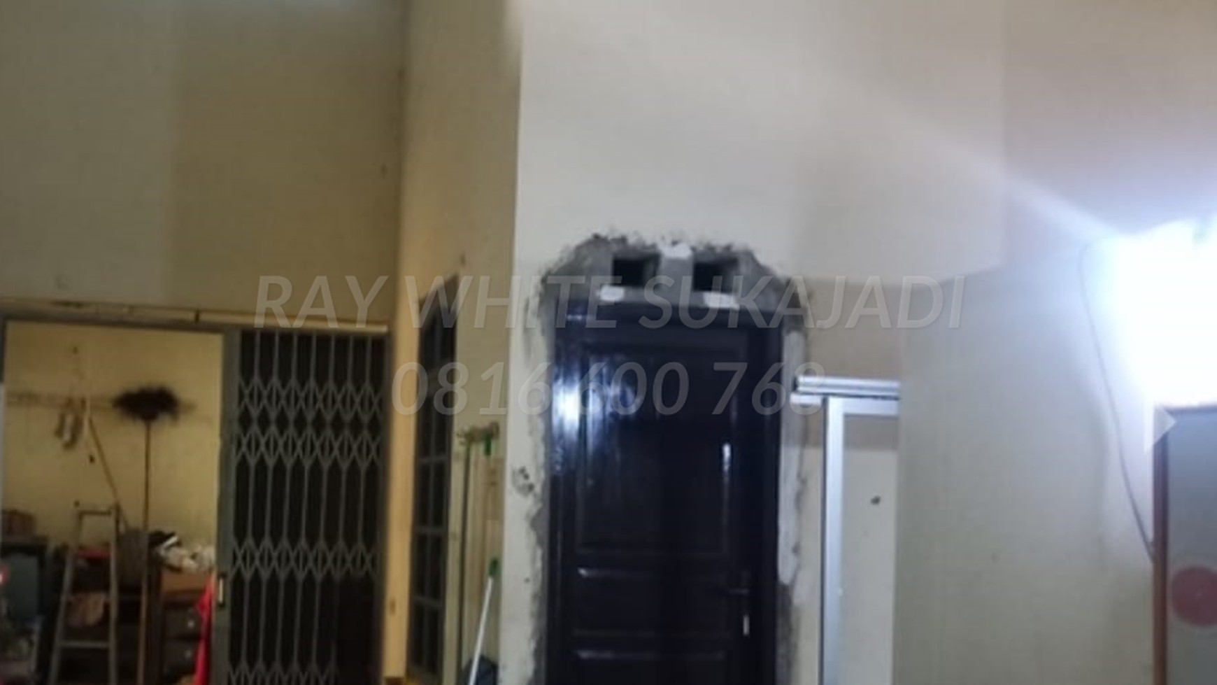 Dijual Rumah Tinggal Semi Furnished di Komplek Banyu Biru