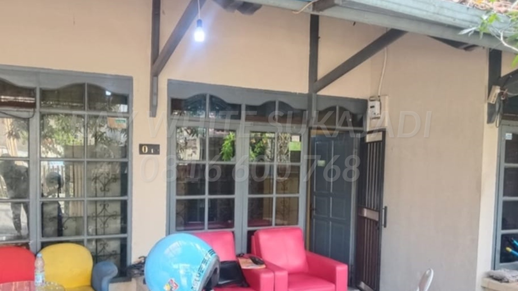 Dijual Rumah Tinggal Semi Furnished di Komplek Banyu Biru