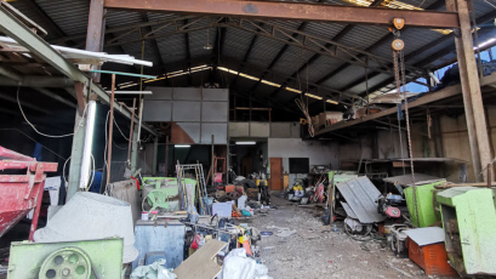 Gudang Hitung Tanah Di Jl Raya Kedoya Duri, Jakarta Barat