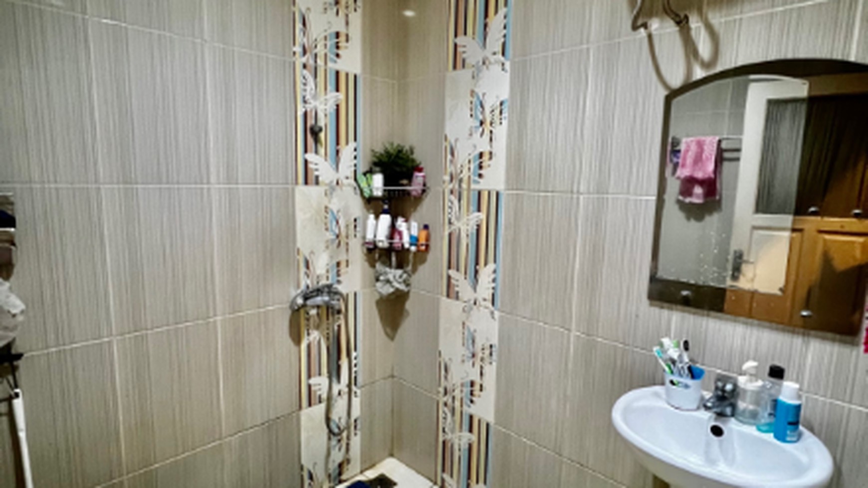 Rumah di Bintaro dengan gaya modern, cluster Asri di Kasuari Sektor 9 Bintaro