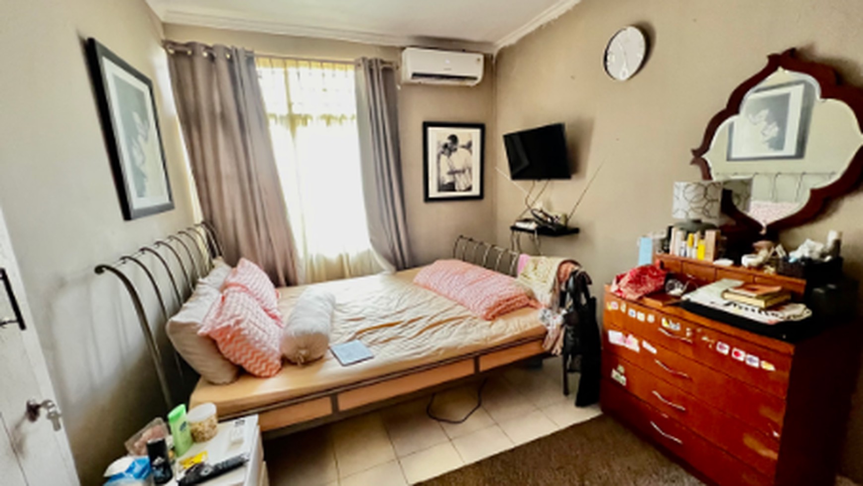 Rumah di Bintaro dengan gaya modern, cluster Asri di Kasuari Sektor 9 Bintaro