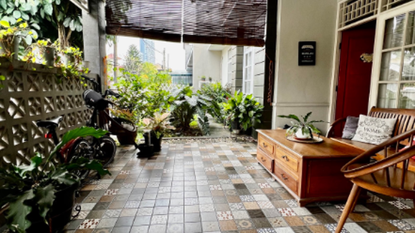 Rumah di Bintaro dengan gaya modern, cluster Asri di Kasuari Sektor 9 Bintaro