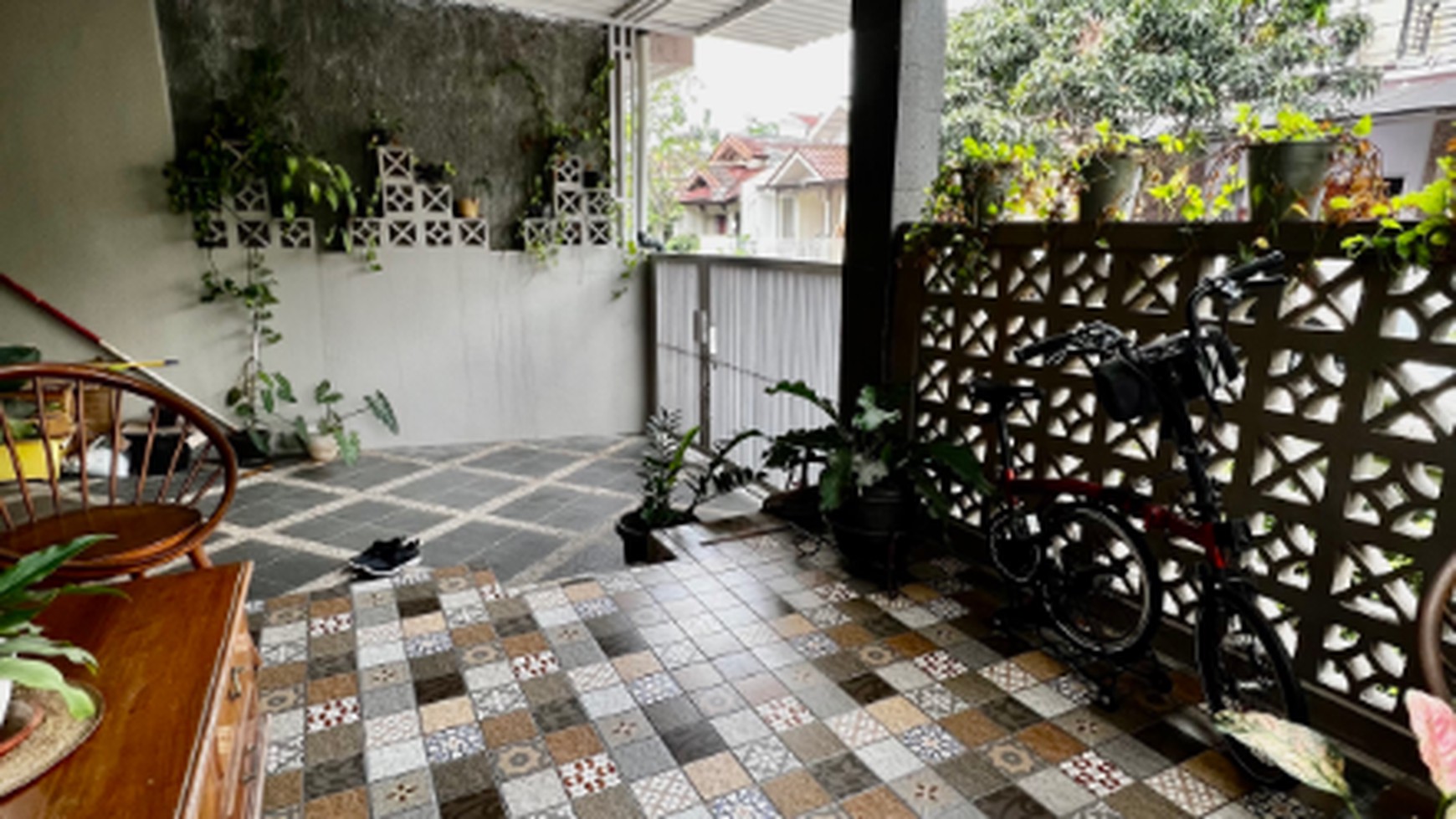 Rumah di Bintaro dengan gaya modern, cluster Asri di Kasuari Sektor 9 Bintaro