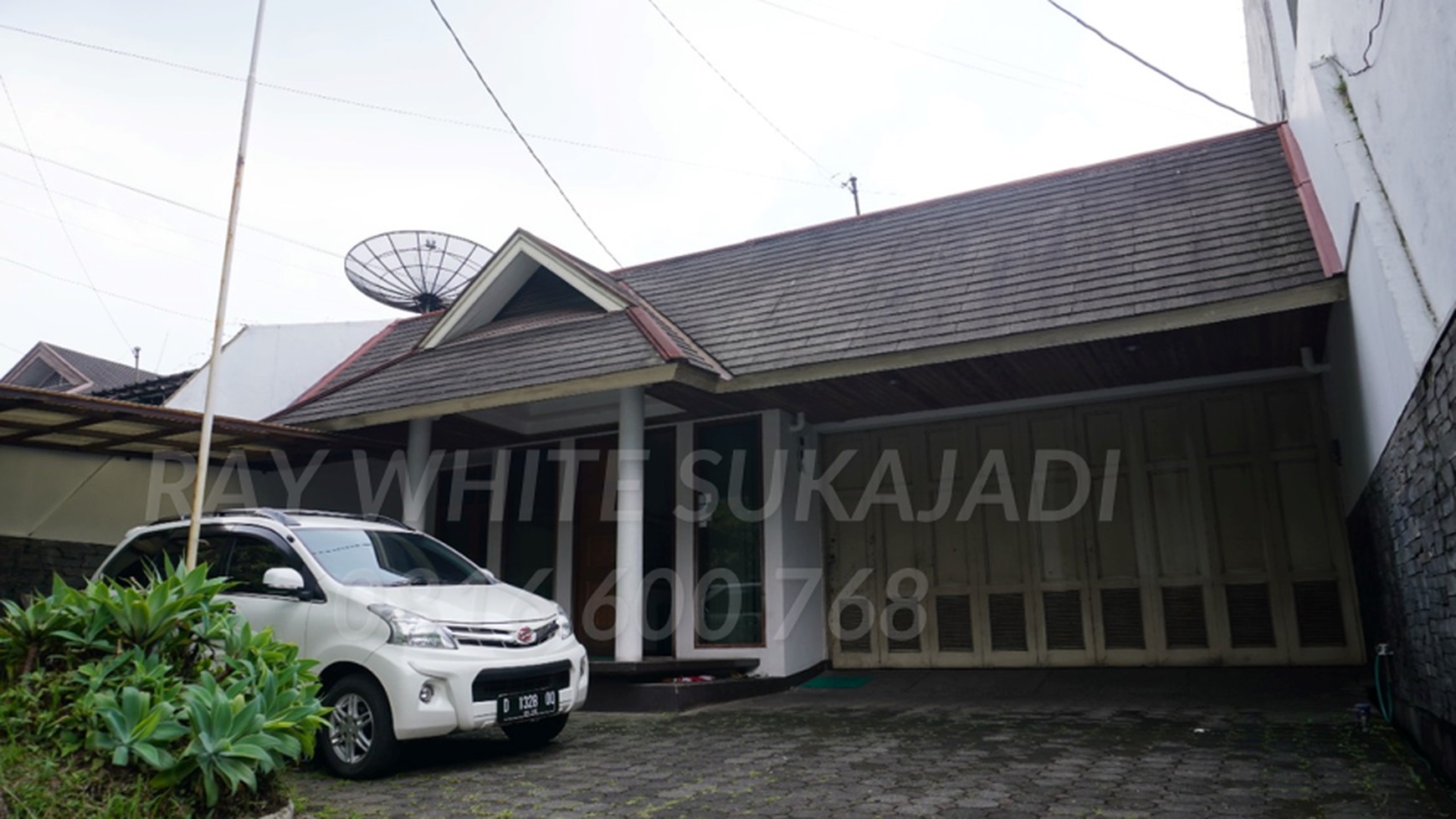 For Sale!!!  Murah!!! Rumah Luas dan Terawat di Jalan Sirnamanah