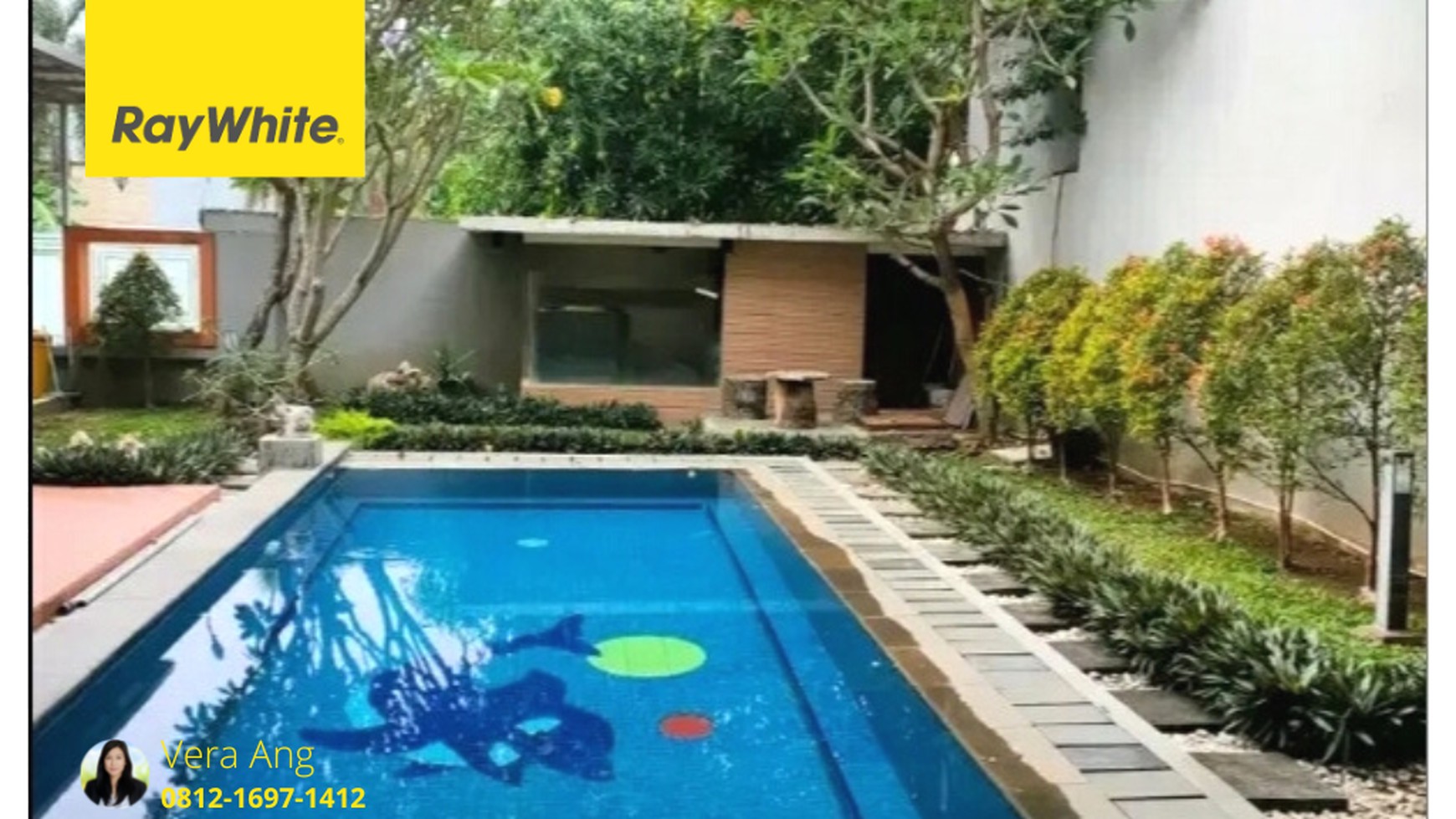 Dijual Rumah With Private Swimming Pool Citraland Surabaya Barat