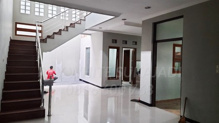 Dijual Rumah Bagus Terawat di Taman Kopo Indah 3