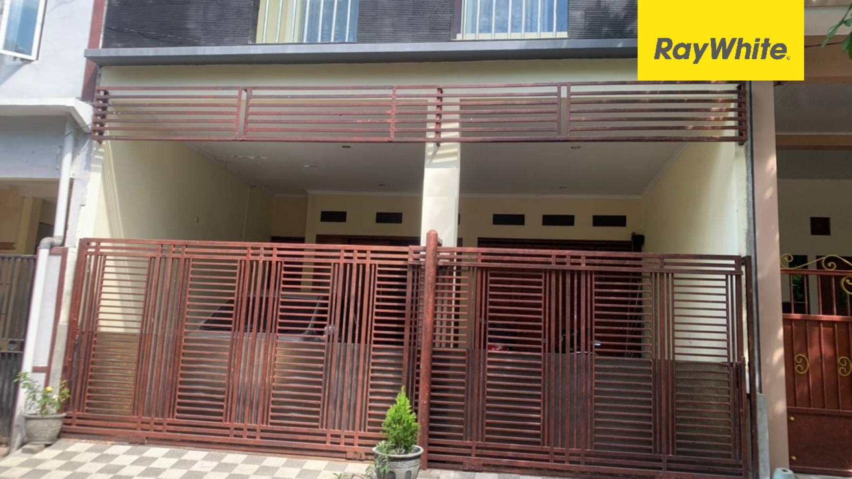 Rumah Kos Furnished di Jambangan Indah, Surabaya