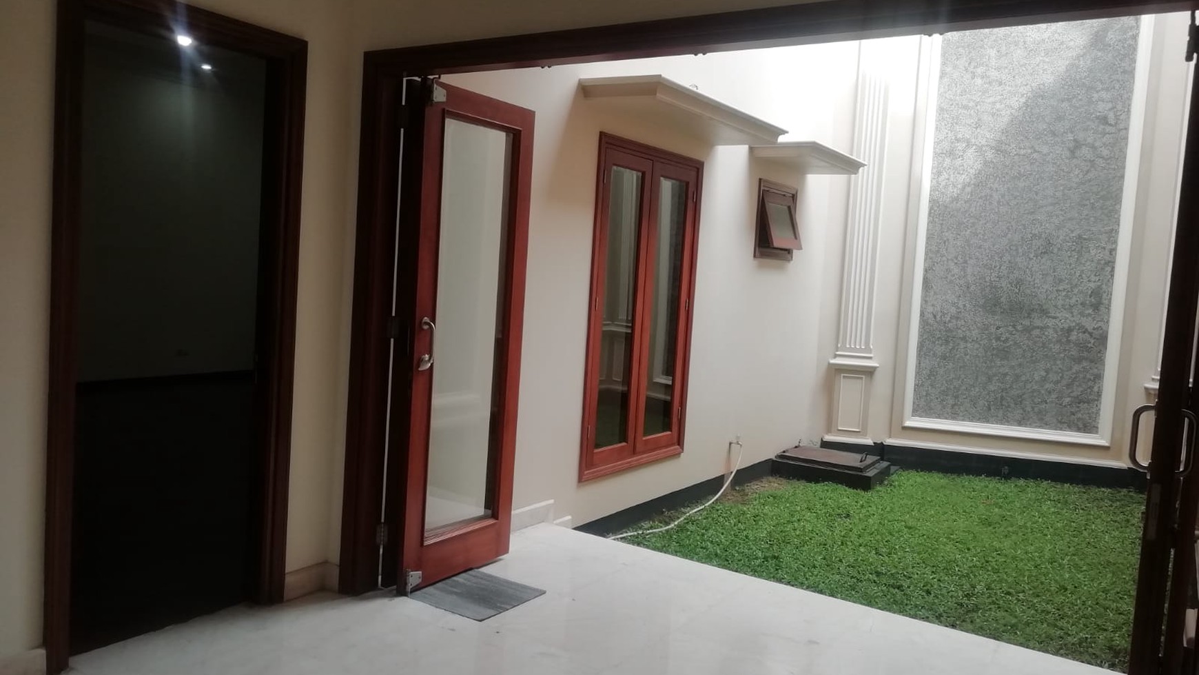 Rumah Mewah Baru dan Kondisi Siap Huni @Rempoa