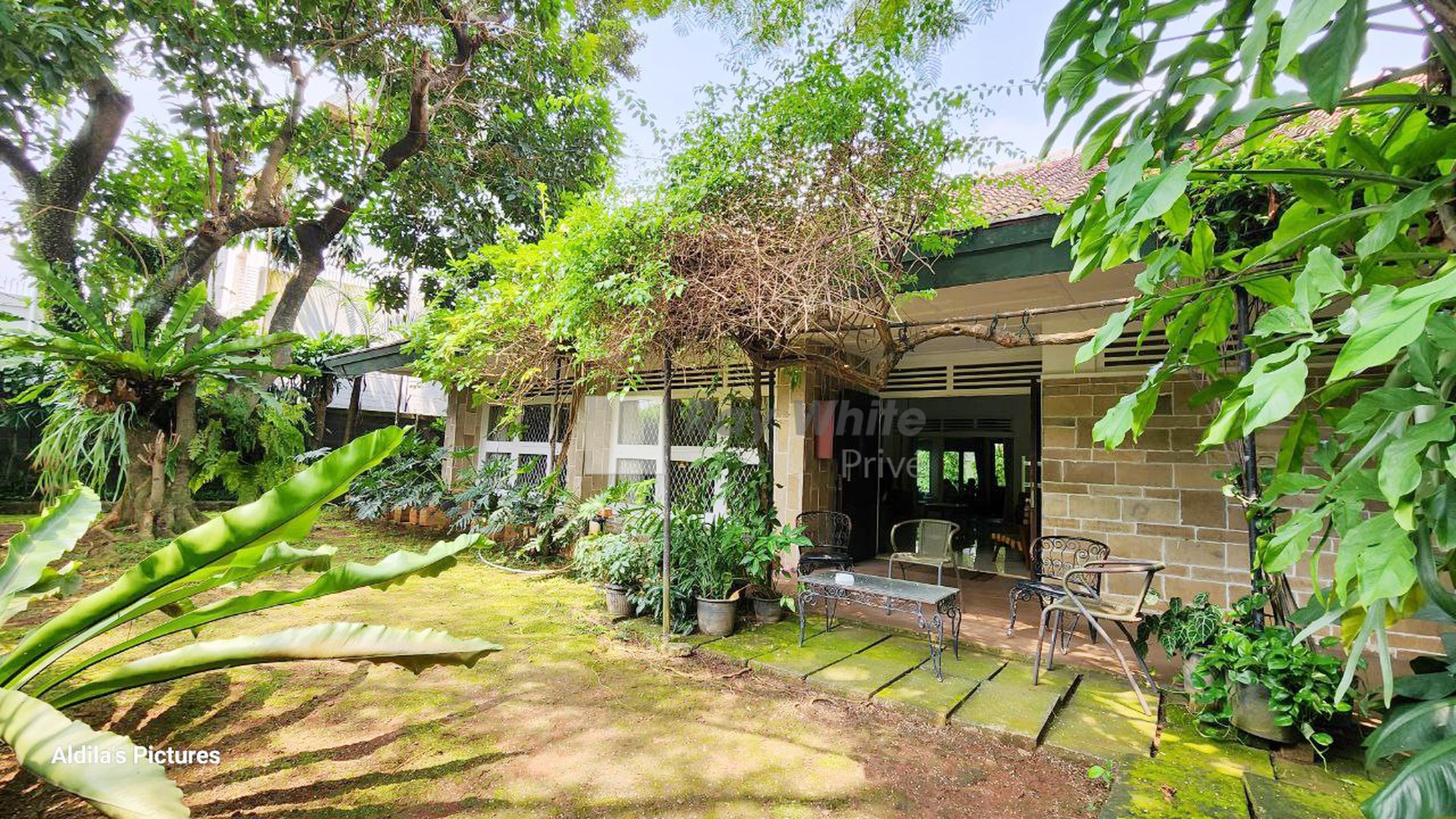 Dijual Rumah Jl. Dharmawangsa II