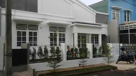 Rumah bagus, bangunan terawat, siap huni di Bintaro Sektor 9