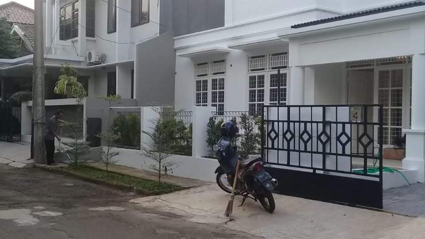 Rumah bagus, bangunan terawat, siap huni di Bintaro Sektor 9