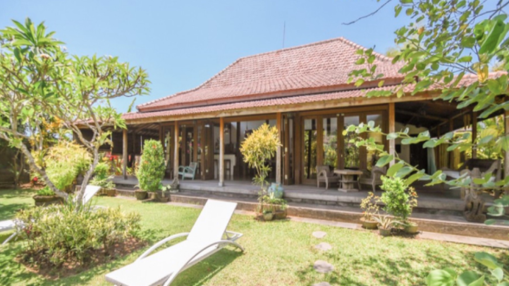 STUNNING SPACIOUS VILLA MINUTES AWAY FROM THE BEACH BEYOND CANGGU