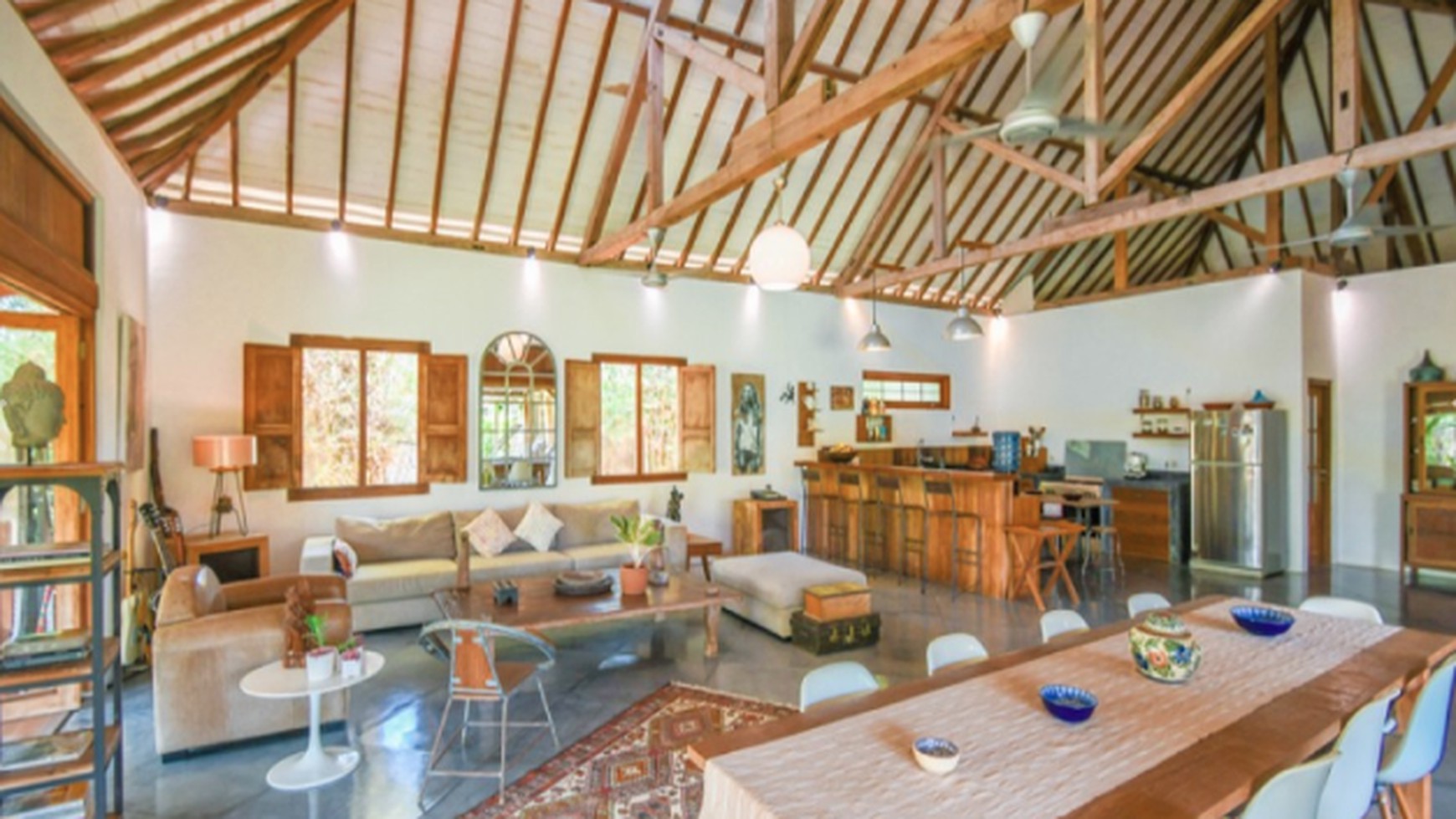 STUNNING SPACIOUS VILLA MINUTES AWAY FROM THE BEACH BEYOND CANGGU