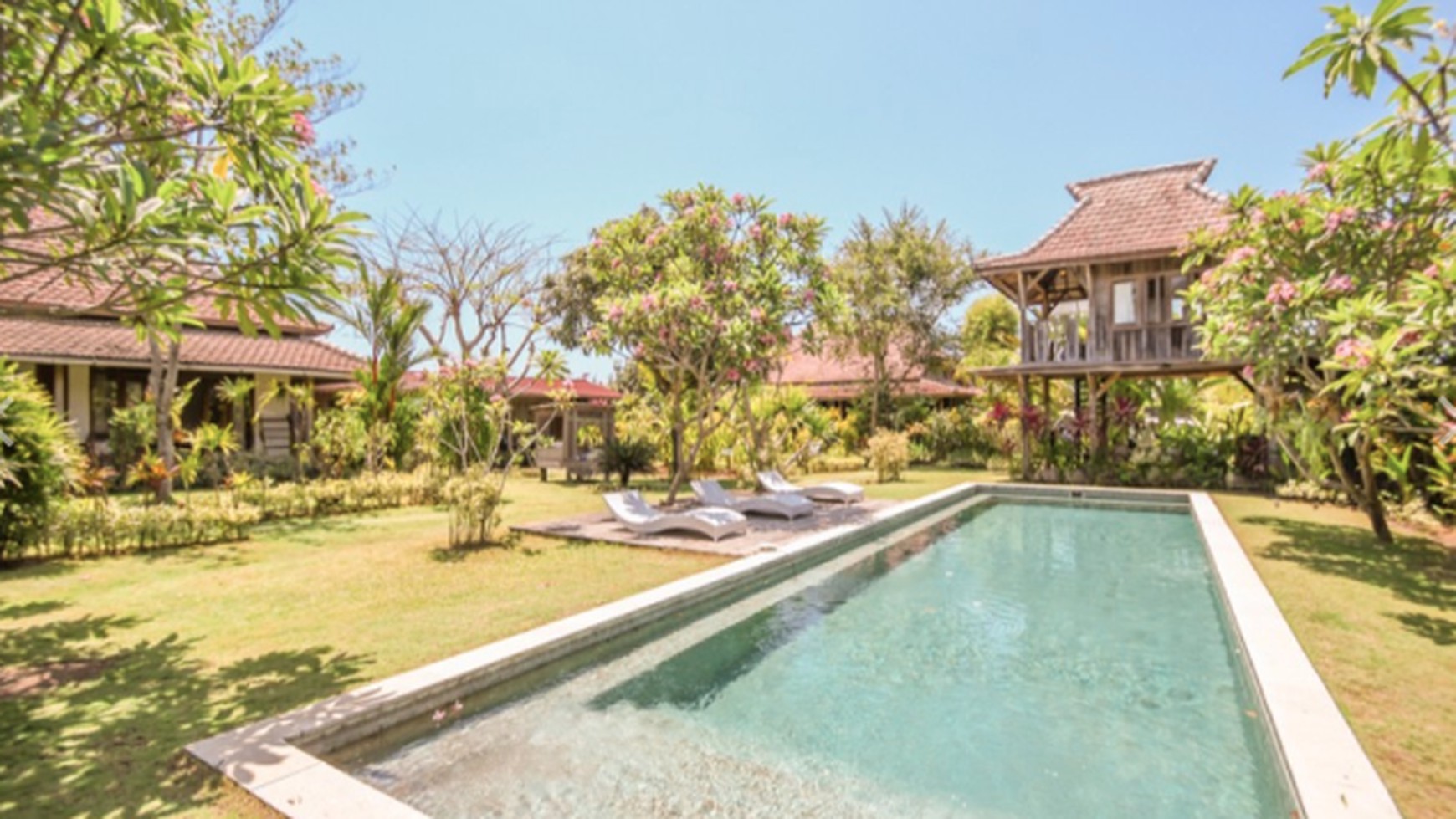 STUNNING SPACIOUS VILLA MINUTES AWAY FROM THE BEACH BEYOND CANGGU