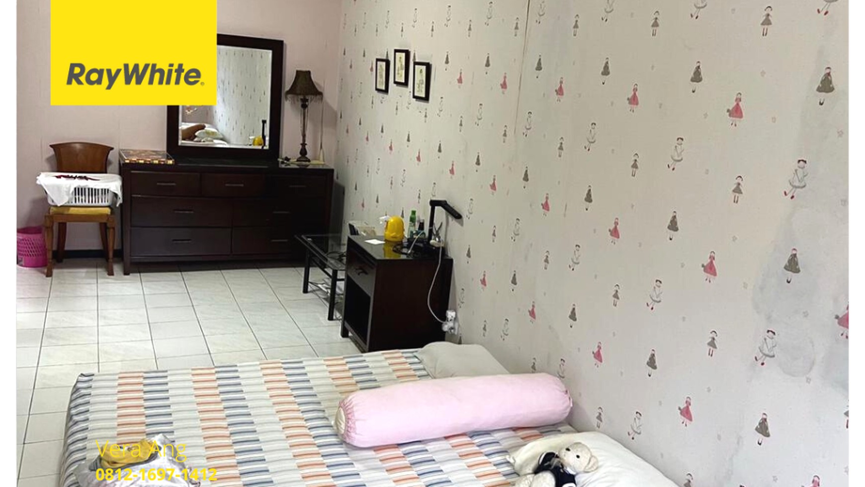 Rumah 2 Lantai Semi Furnished di Graha Famili Siap Huni Terawat