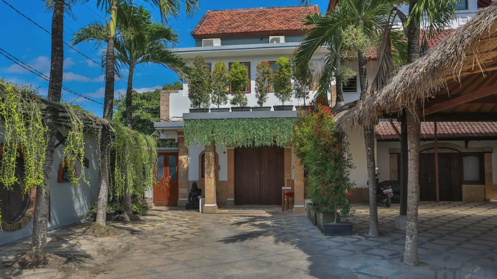 RARE ! Highly Profitable 27 Bedroom Villa In Canggu Bali