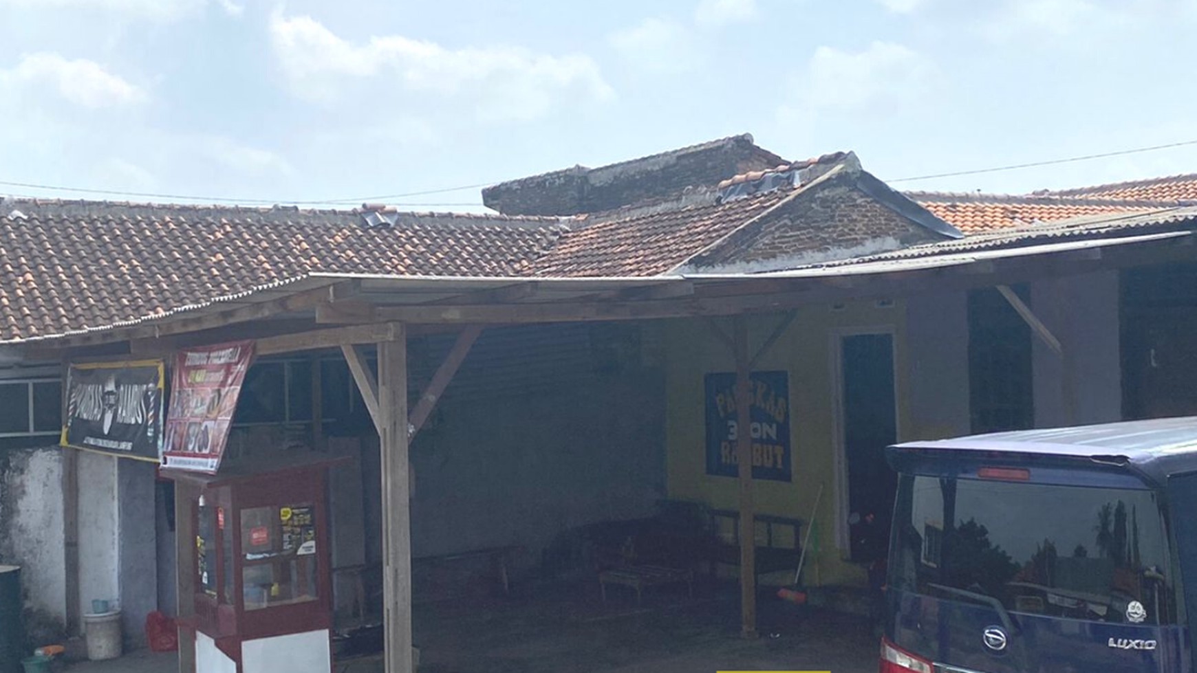 Rumah Pinggir Jalan  Utama Pramuka