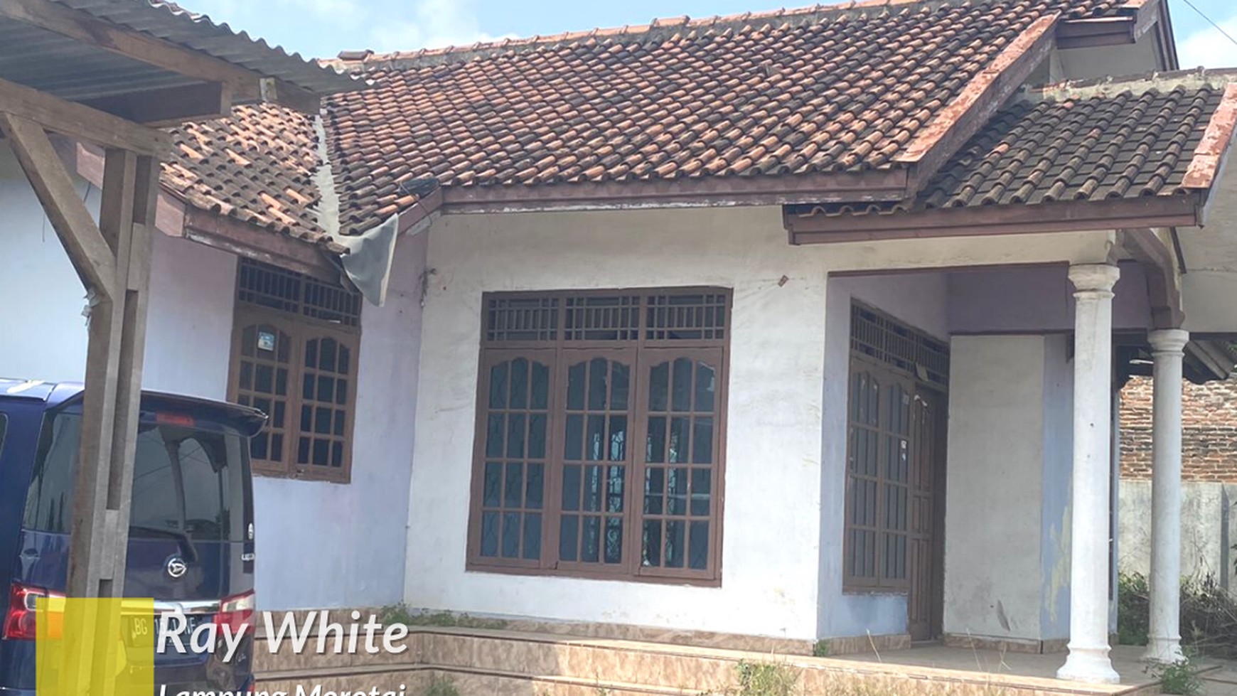 Rumah Pinggir Jalan  Utama Pramuka