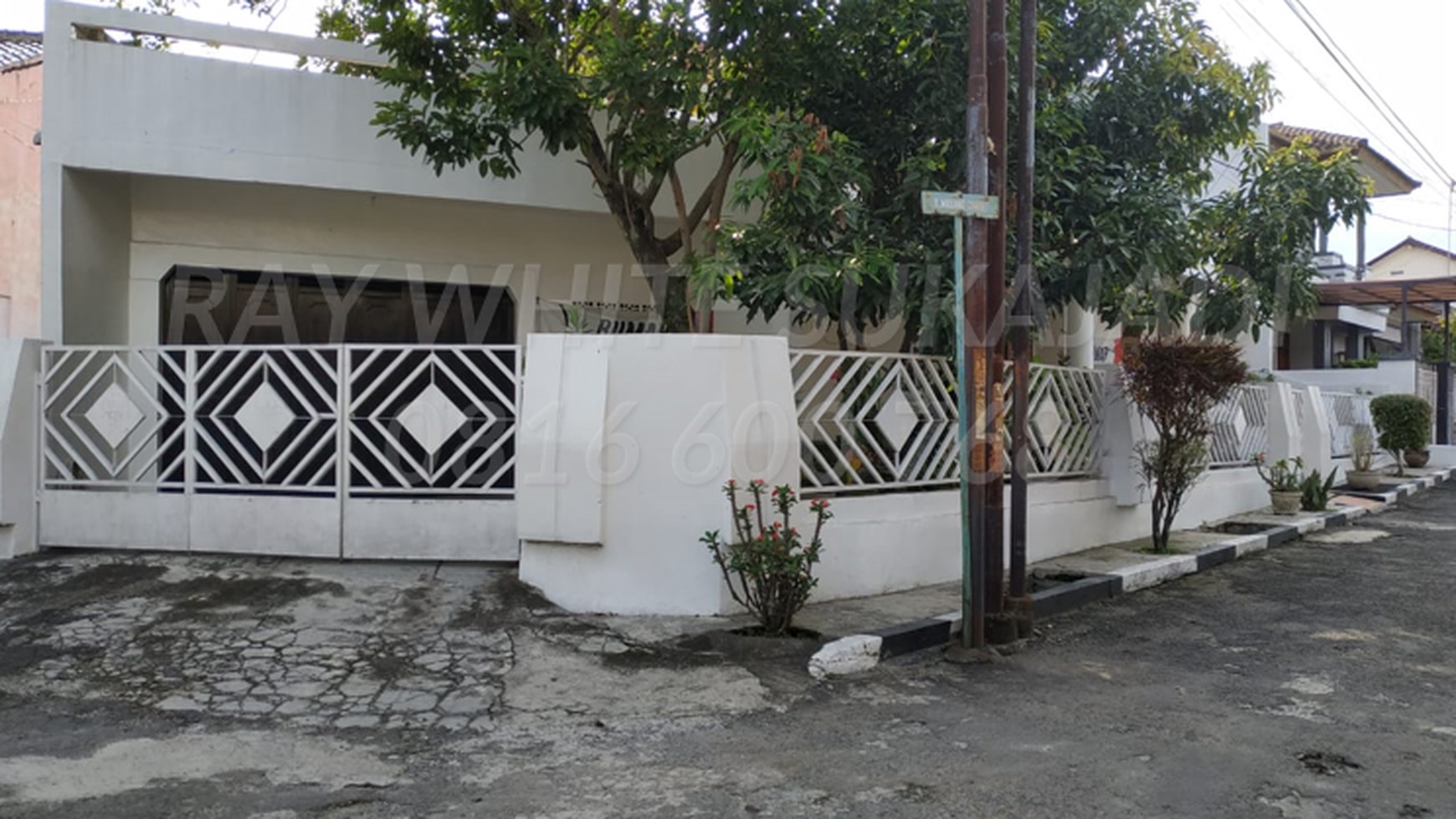 DIJUAL!! RUMAH ADEM HOEK UJUNG BERUNG