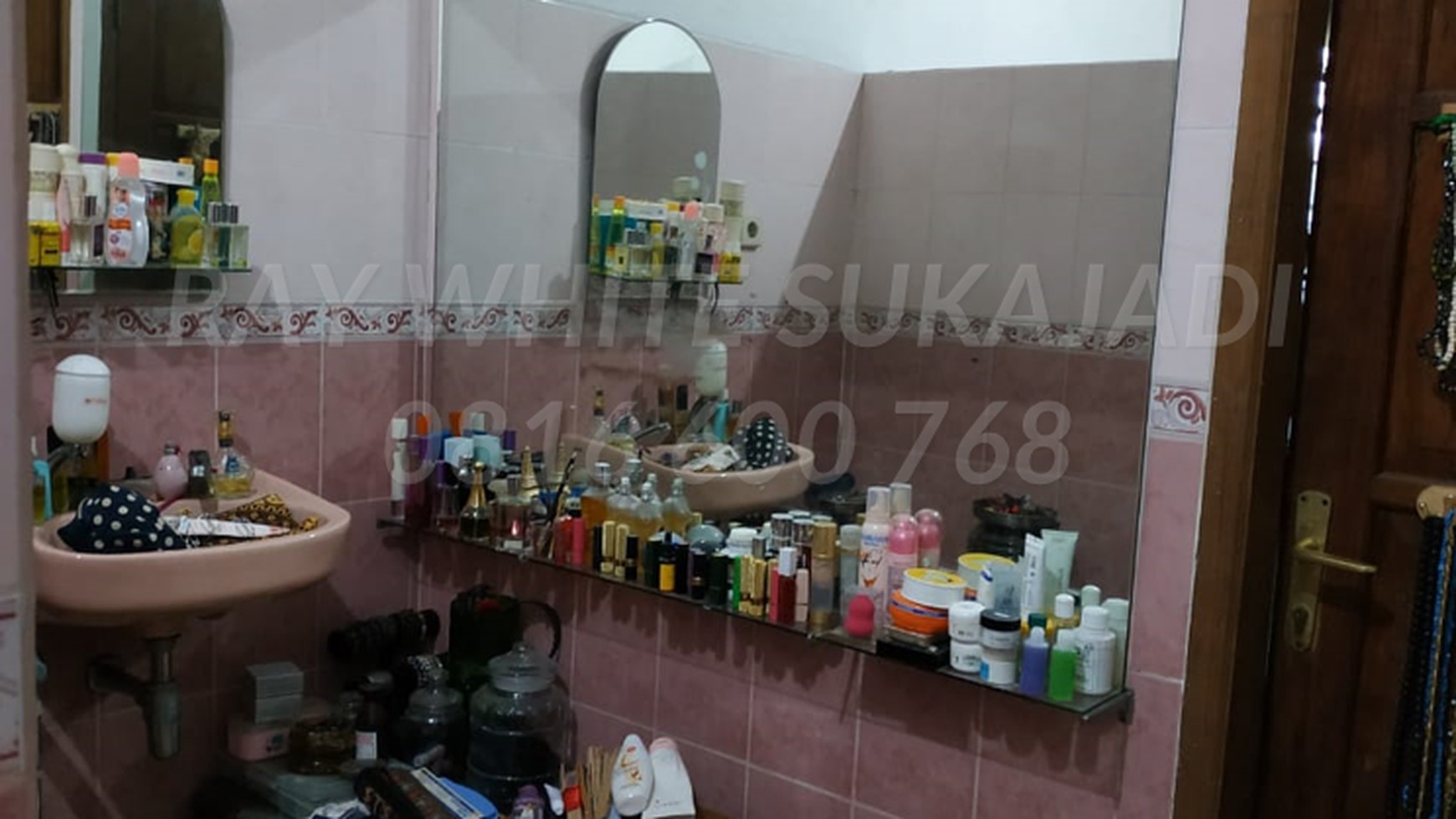 DIJUAL!! RUMAH ADEM HOEK UJUNG BERUNG