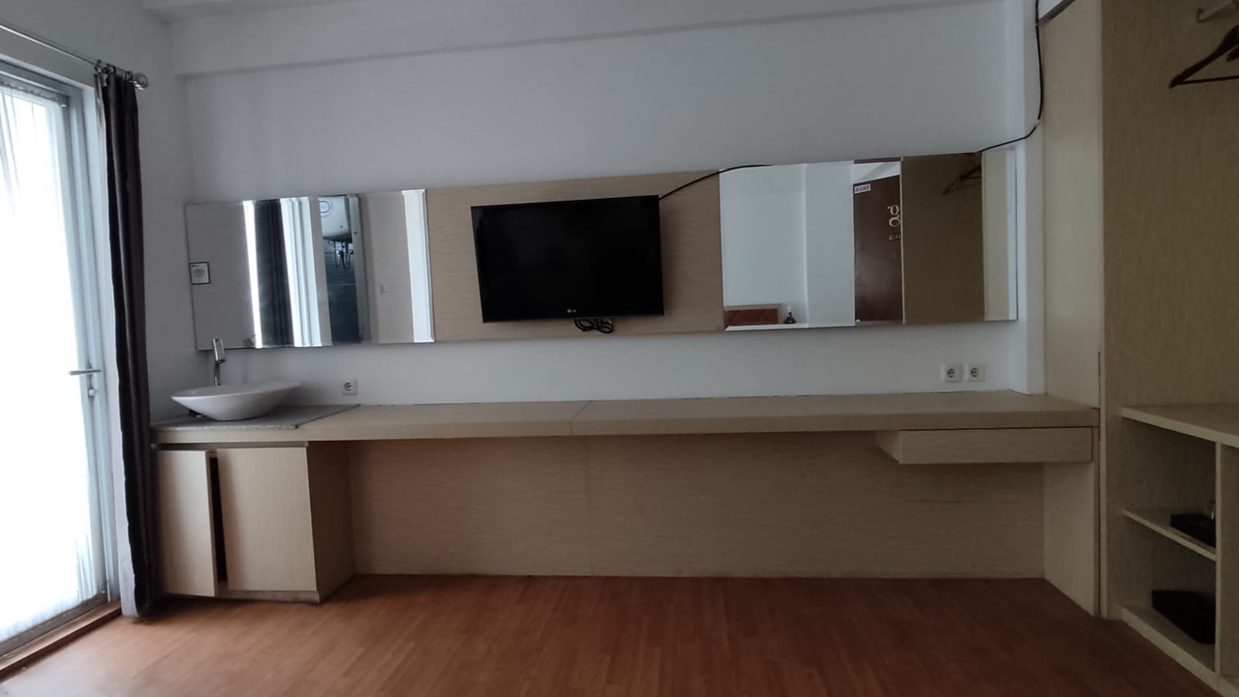 Dijual Apartemen Gunawangsa Manyar Surabaya Timur tipe Studio Full Furnished - BARU Renov Ex Hotel