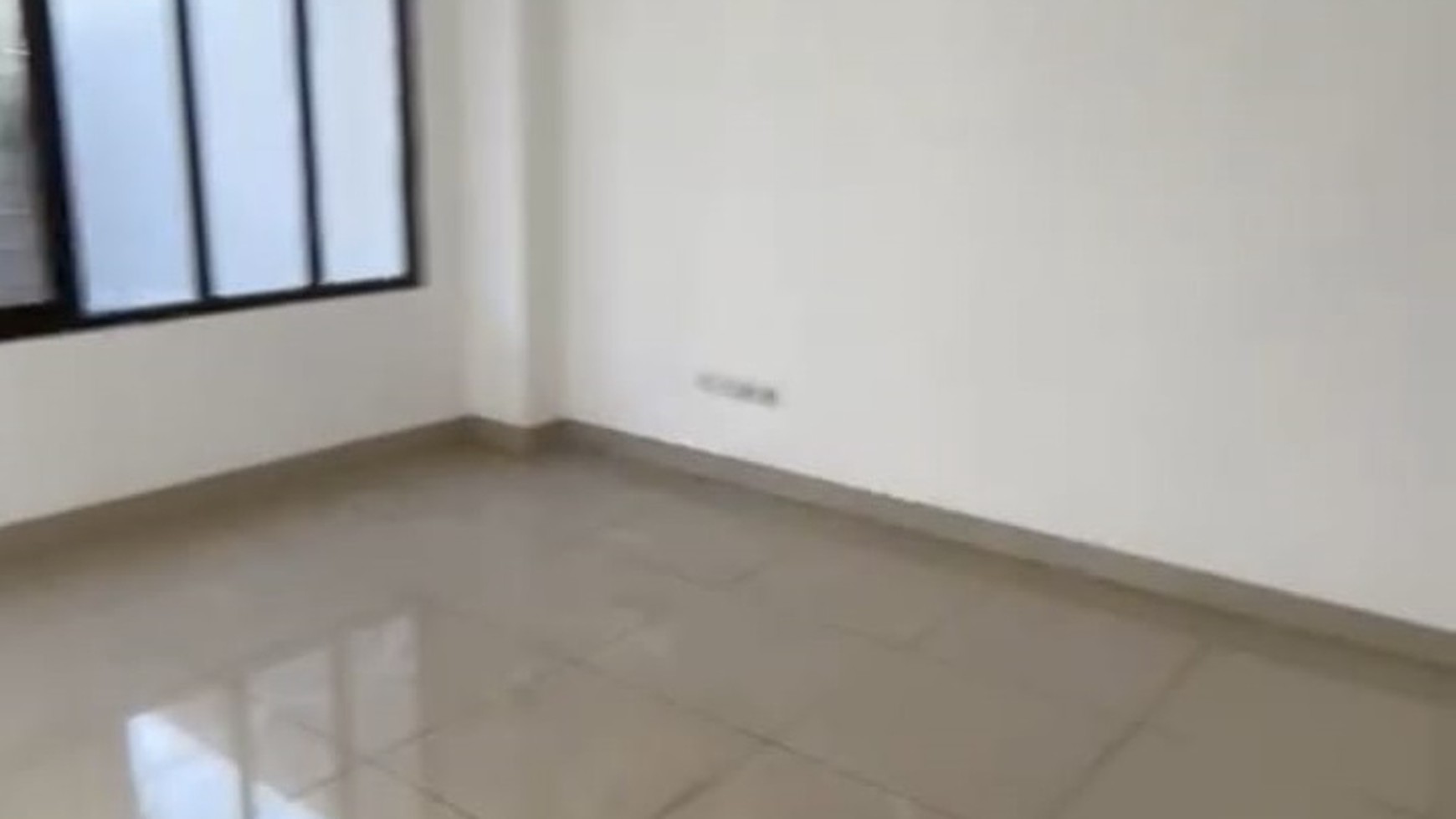 Rumah Baru 2,5 Lantai Murah , Lokasi Ok di Sunter Jakarta Utara