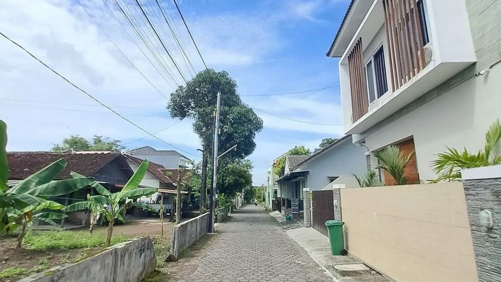 RUMAH MEWAH SEMI FURNISH SIAP HUNI DI MAGUWOHARJO YOGYA