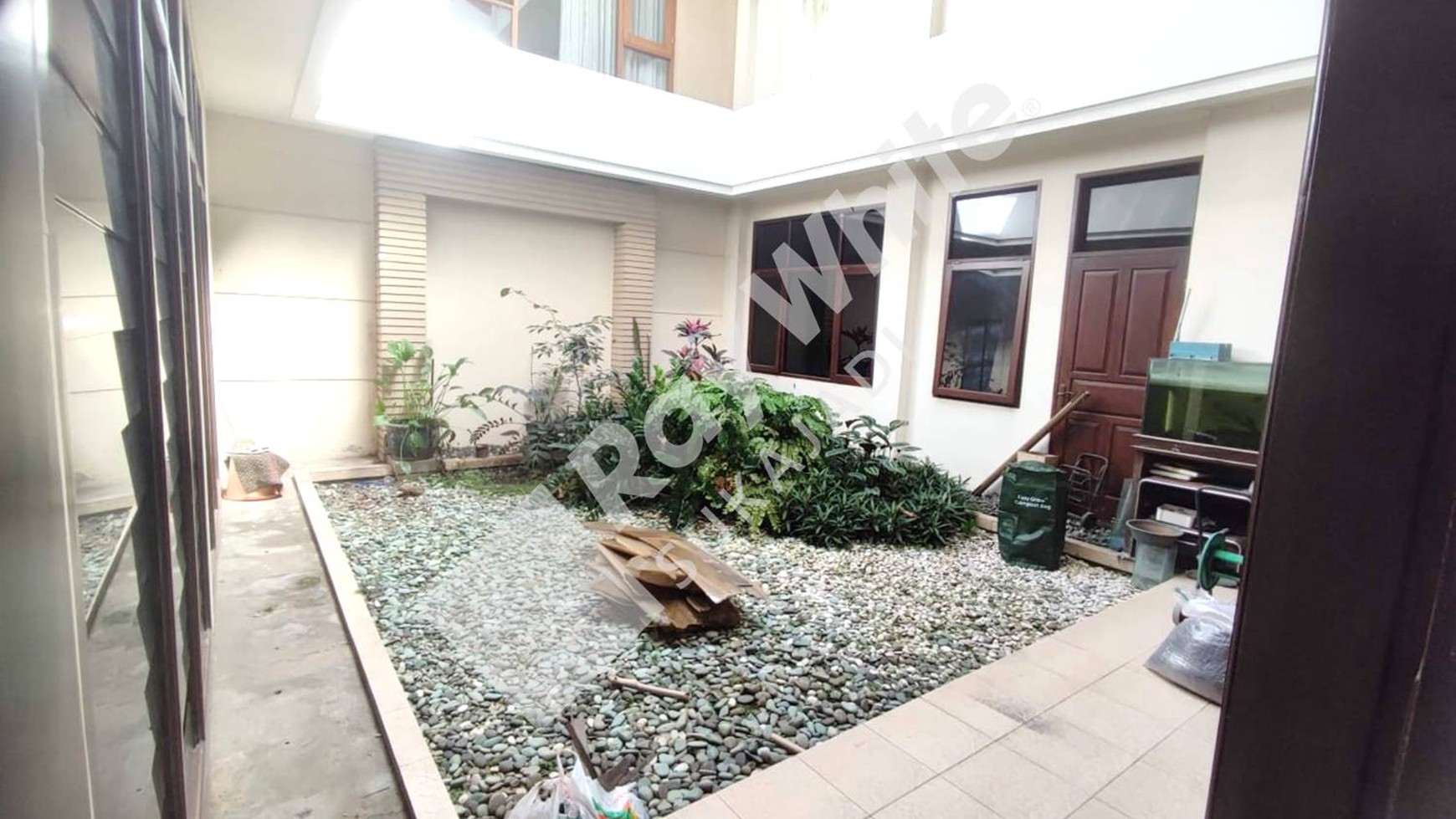 Dijual Rumah Tinggal di Sayap Pajajaran