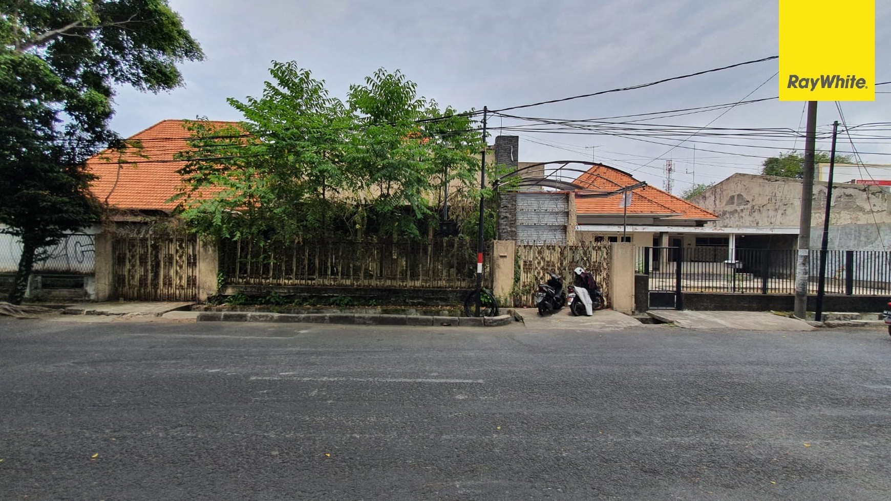 Dijual Rumah SHM Pusat Kota di Jl Sulawesi, Surabaya