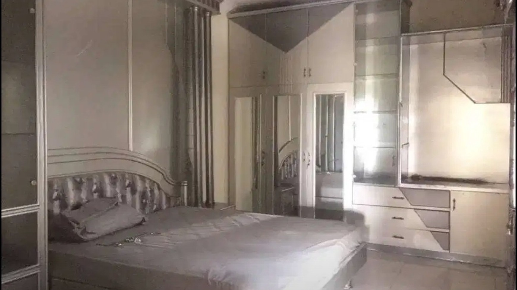  Dijual Rumah Dian Istana Wiyung Surabaya TerLUAS TerMURAH + Furniture + Balkony ATAS LUAS Strategis dekat Graha Famili, Akses Tol Satelit