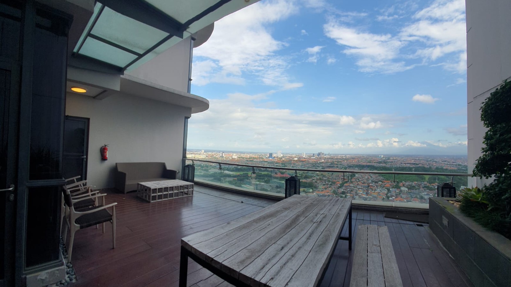 Dijual Apartemen Voila Ciputra World 3+1 Bedroom SPESIAL SKY DECK + PRIVATE Lift + Full Furnished Mewah by Valdi