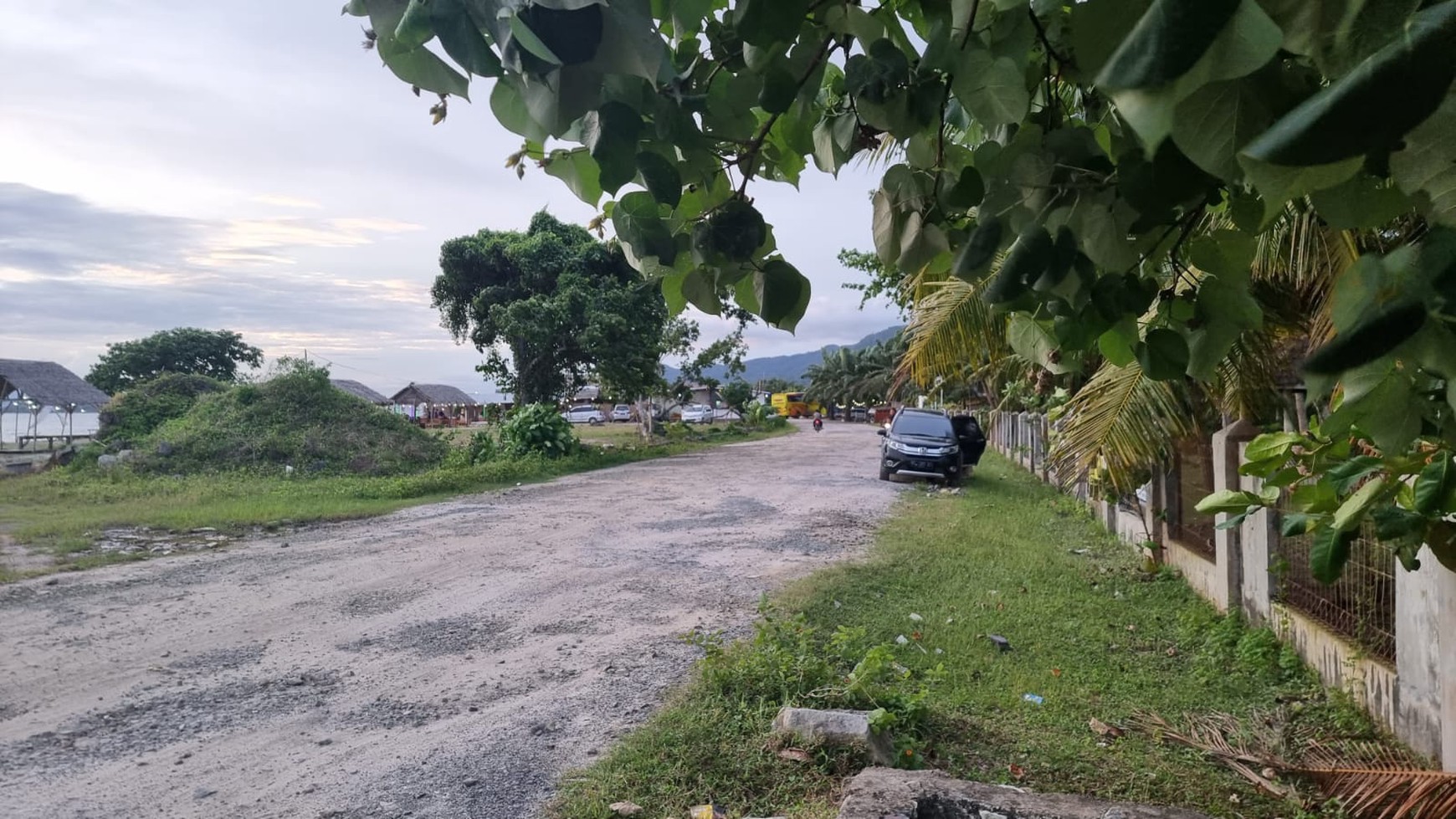 Tanah dan Bangunan di Tepi Pantai Sebalang 