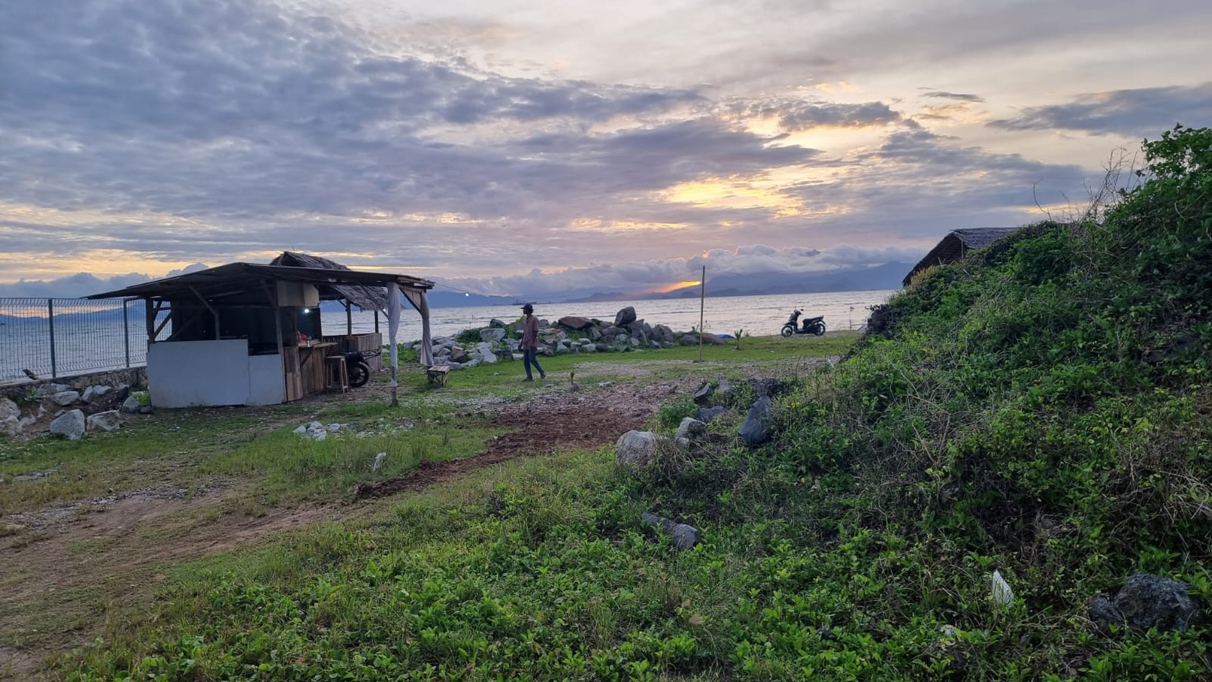 Tanah dan Bangunan di Tepi Pantai Sebalang 