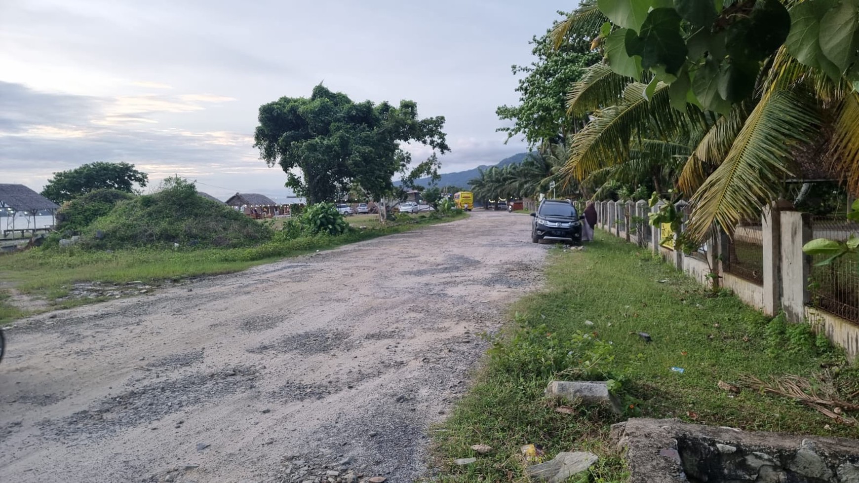 Tanah dan Bangunan di Tepi Pantai Sebalang 