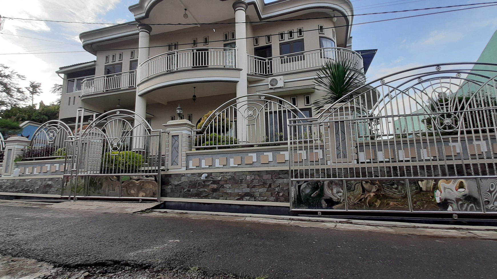 Rumah Mewah Jalan Purnawirawan Gunung Terang Bandar Lampung