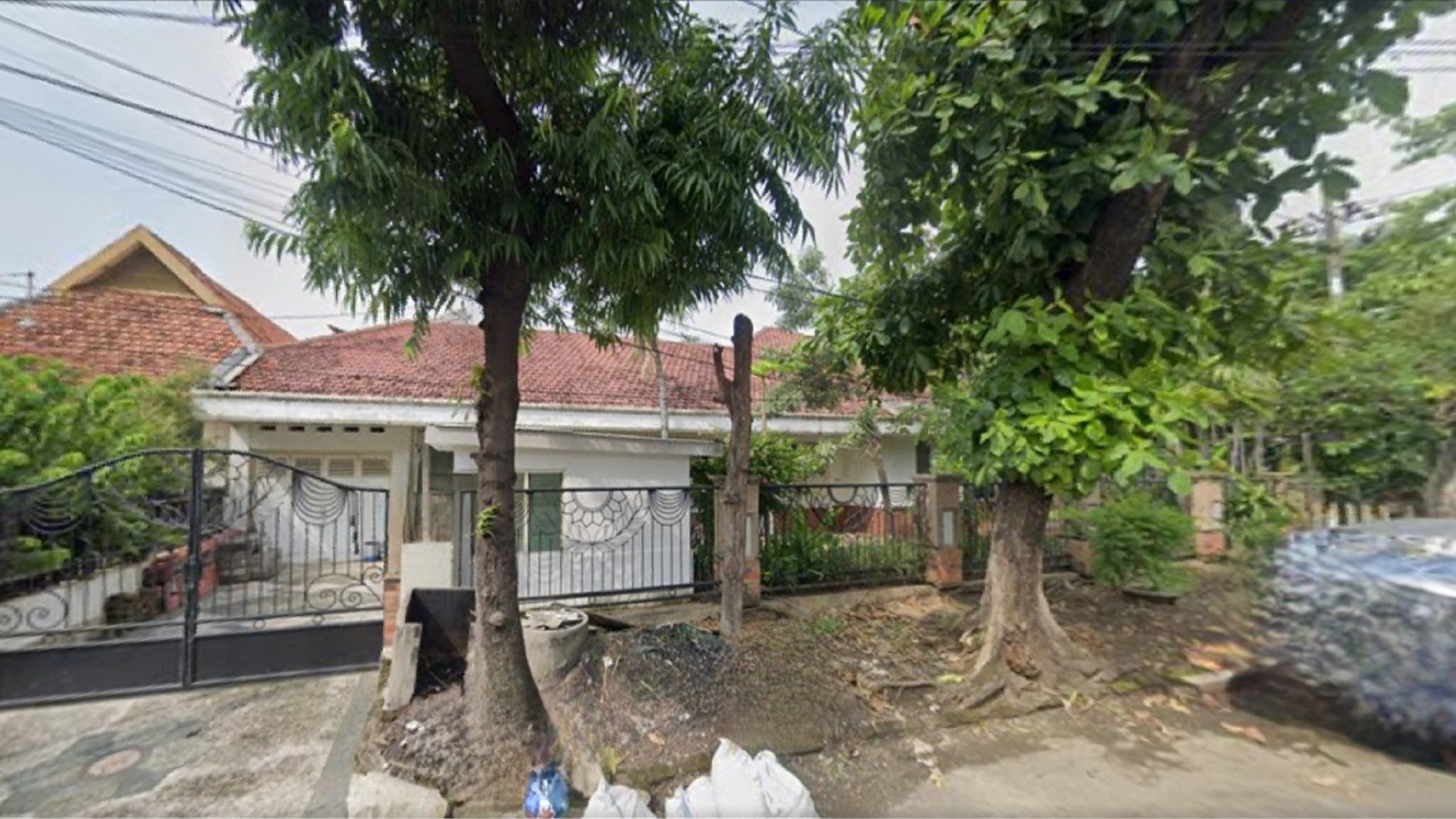 Dijual Rumah Surabaya Pusat kota - Jl.Jaksa Agung Suprapto, - Nol Jalan RAYA KEMBAR Komersial area cocok buat Segala Usaha