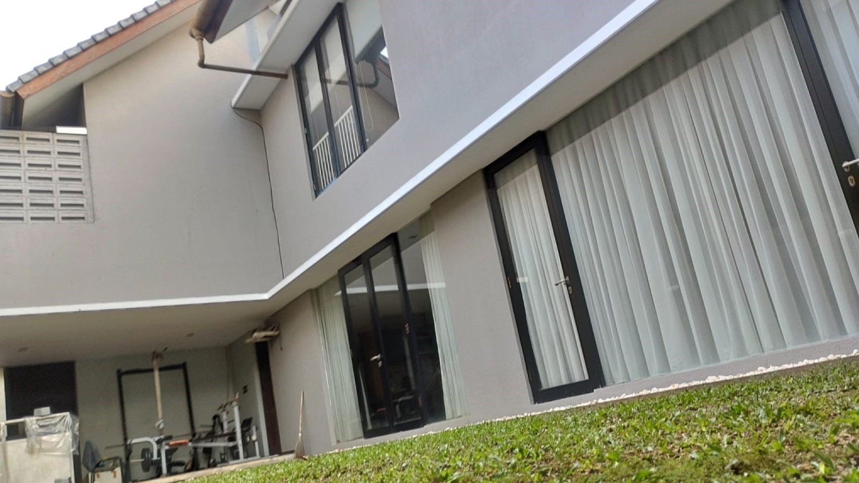 Rumah Cantik Modern Super Asri Kawasan Premium Bintaro