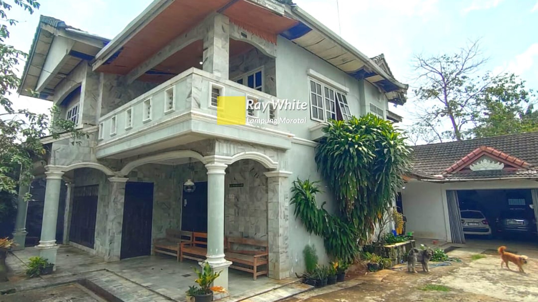 Disewakan Rumah 2 Lantai di Jalan Pramuka