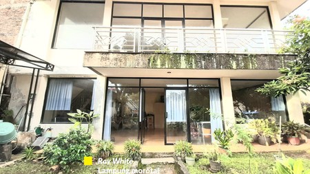 Rumah Mewah bergaya tropis luas tanah 575m2 di Teluk Betung Utara