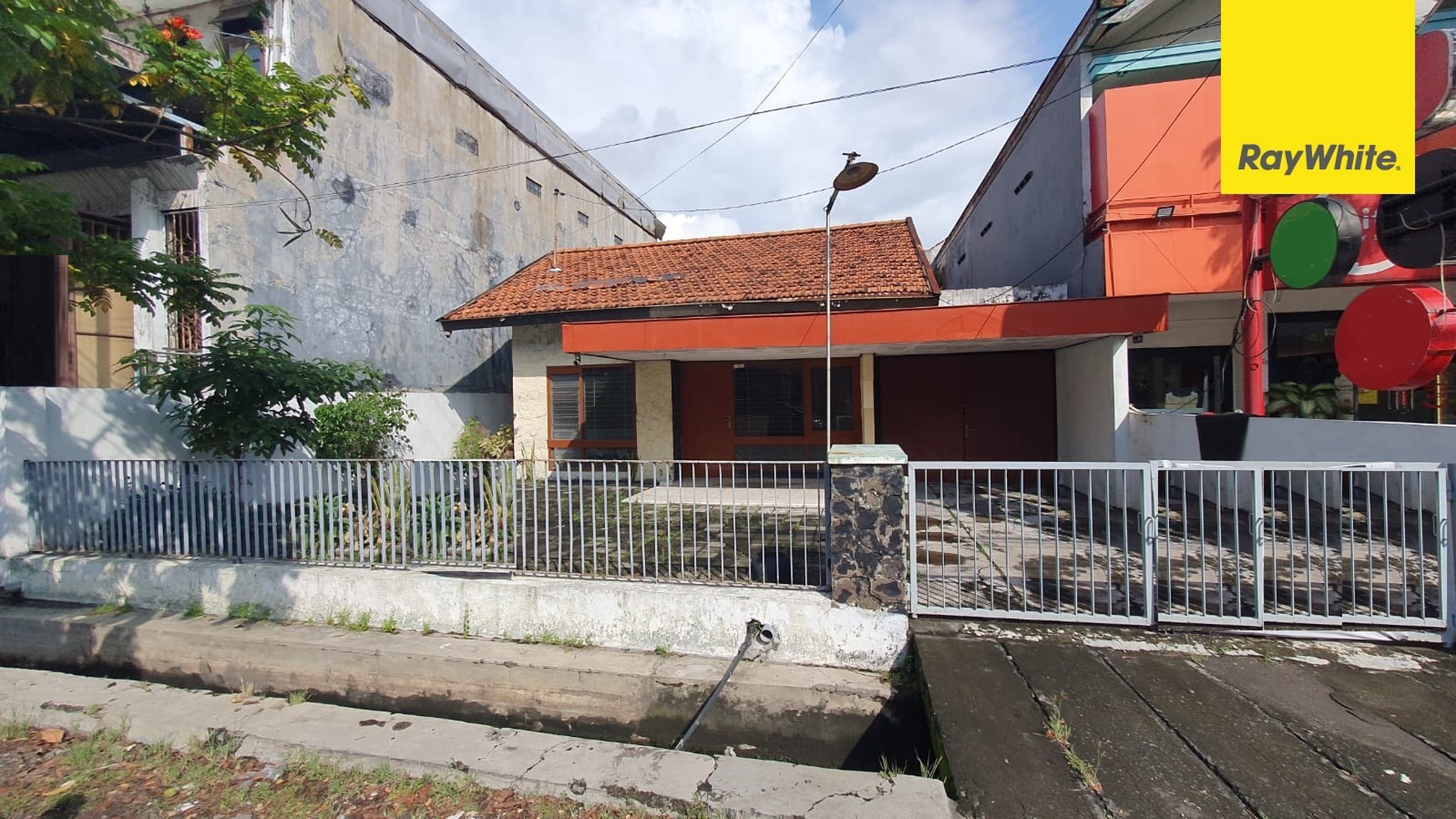 Dijual Rumah di Jalan Barata Jaya Gubeng Surabaya