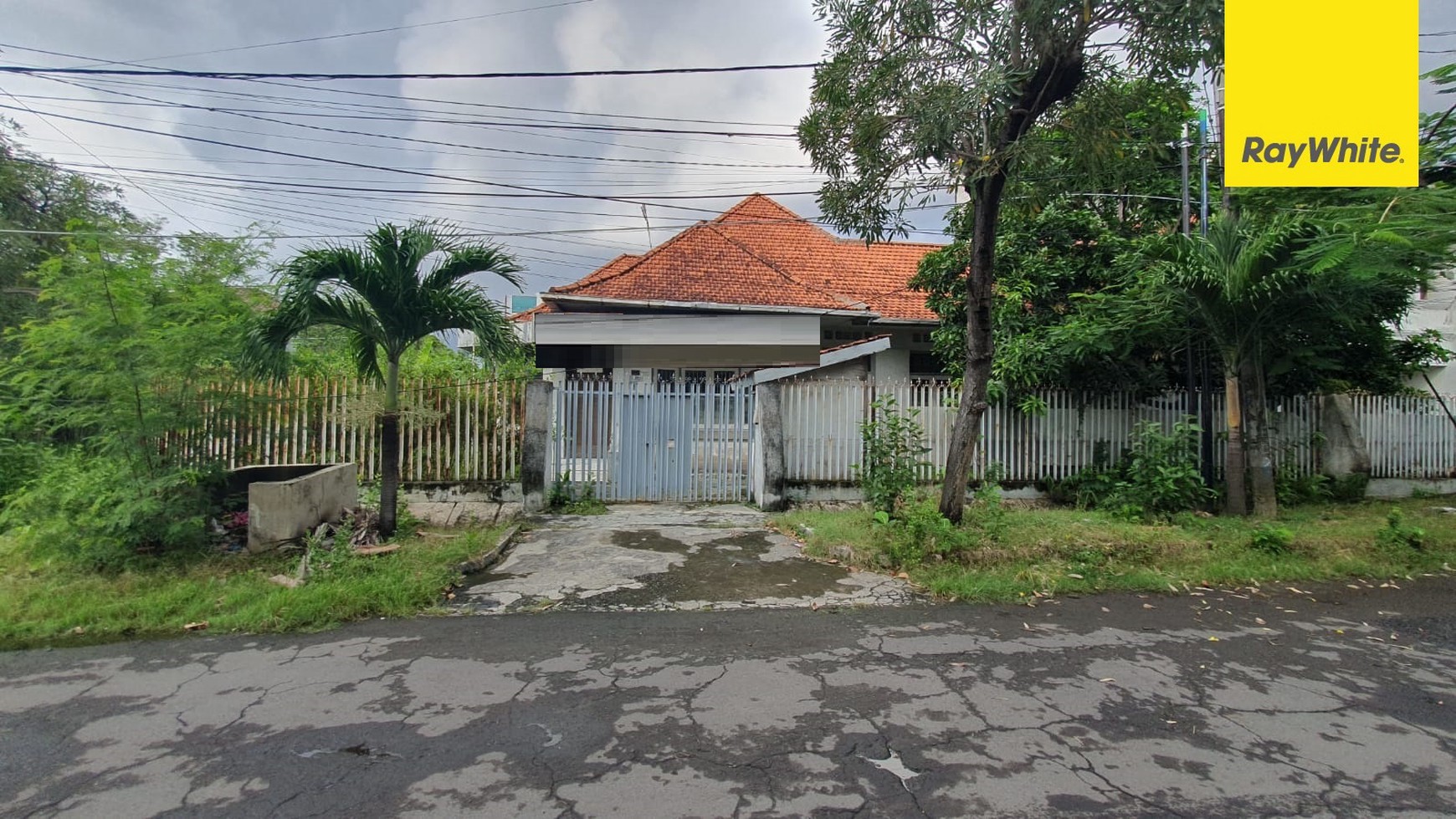 Dijual Rumah Hook Pusat Kota di Jl Ketupa Genteng Surabaya