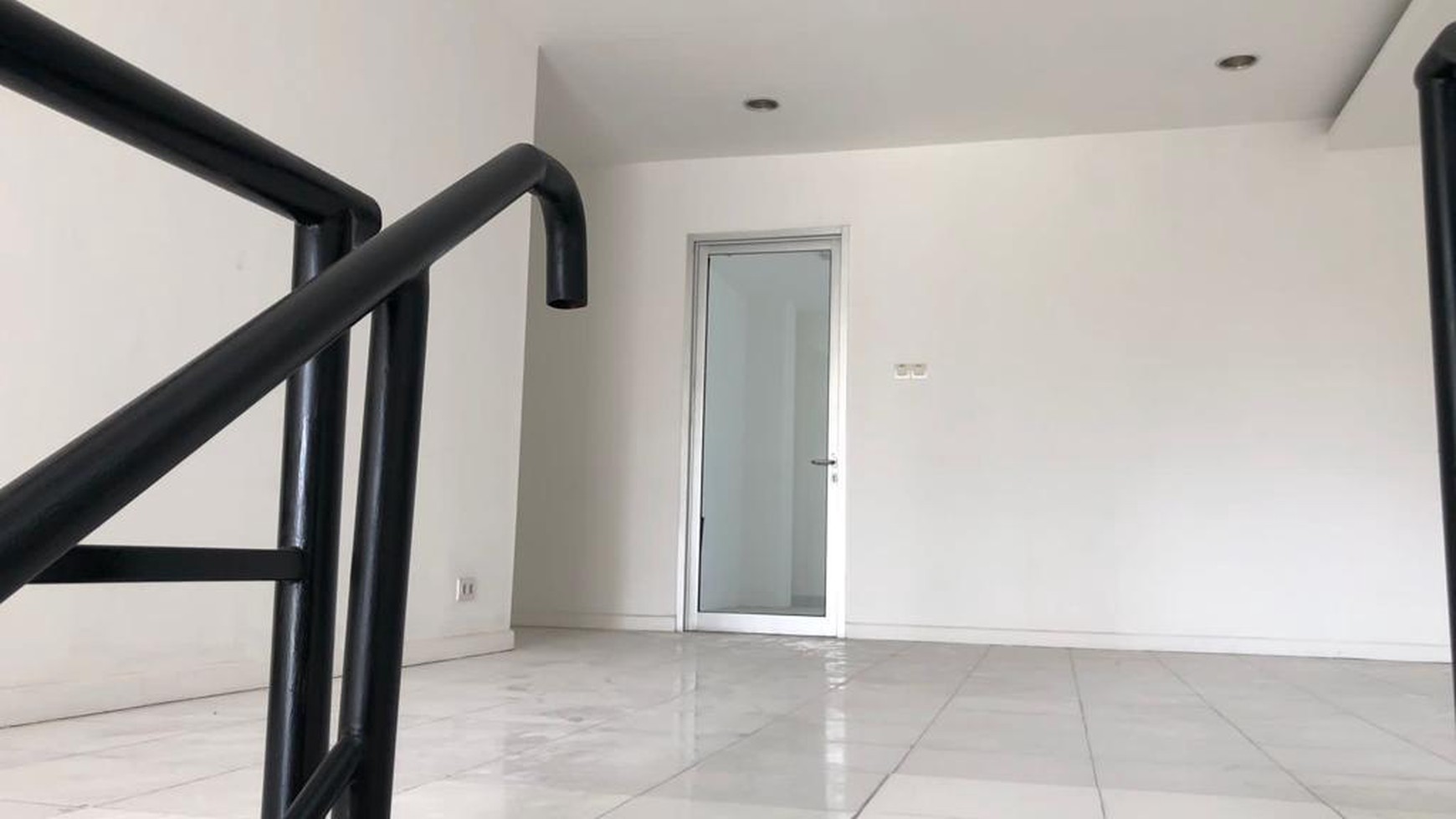 Gedung 5 lantai Jl. Angkasa Raya, Gunung Sahari, Luas 1.145m2